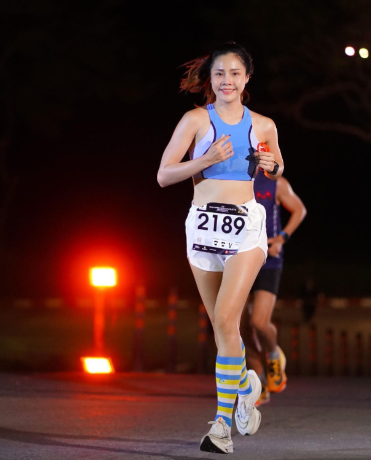 Xao xuyến vẻ đẹp như "thiên thần" của nhà vô địch marathon Thái Lan - 6