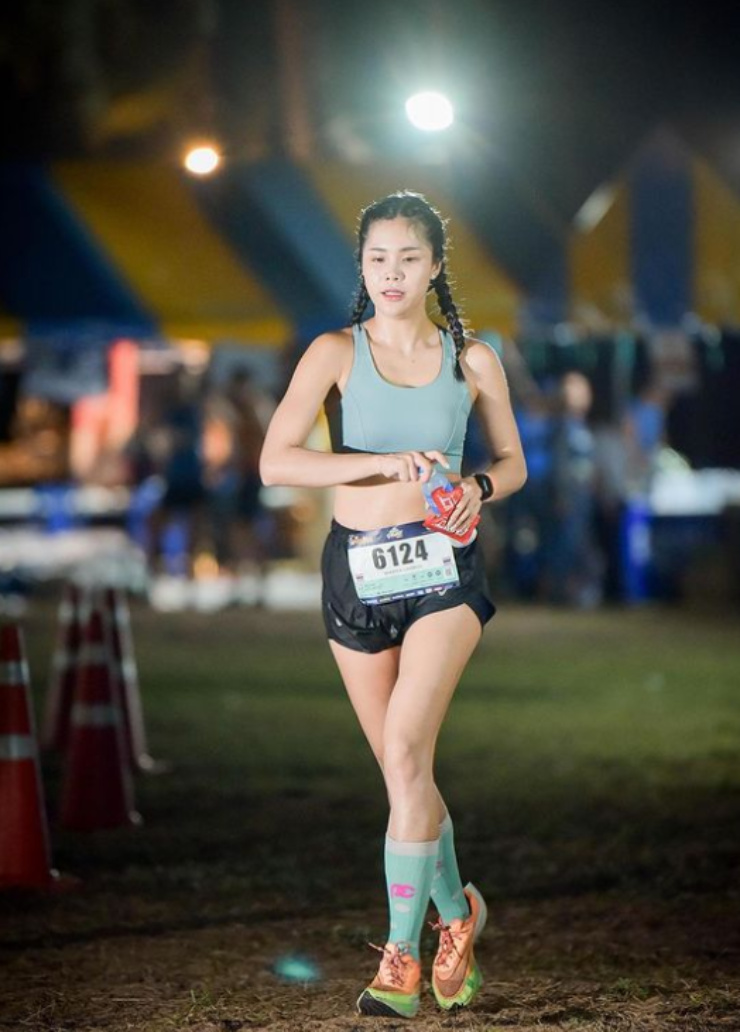 Xao xuyến vẻ đẹp như "thiên thần" của nhà vô địch marathon Thái Lan - 3