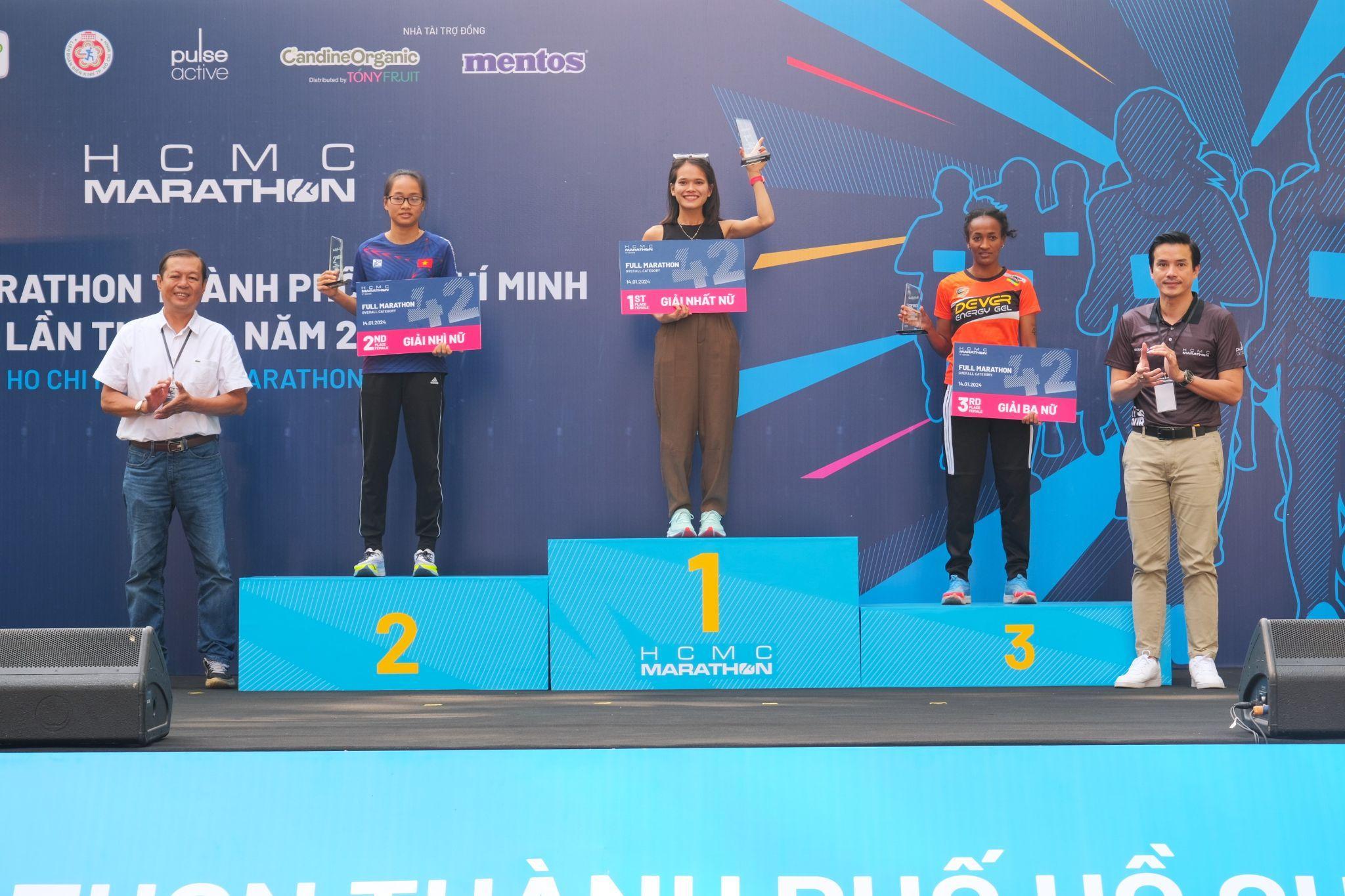 Hàng ngàn người chạy bộ và mở đầu năm mới 2024 cùng HCMC Marathon - 5