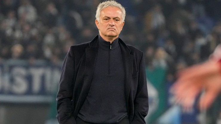 Nóng Mourinho đồng ý dẫn dắt "đại gia" Saudi Arabia sau khi bị Roma sa thải - 1
