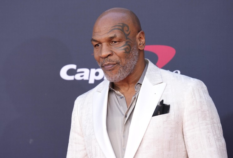 "Thâm cung bí sử" Mike Tyson trong tù: Đánh bạn tù, làm nữ cai ngục có bầu - 1