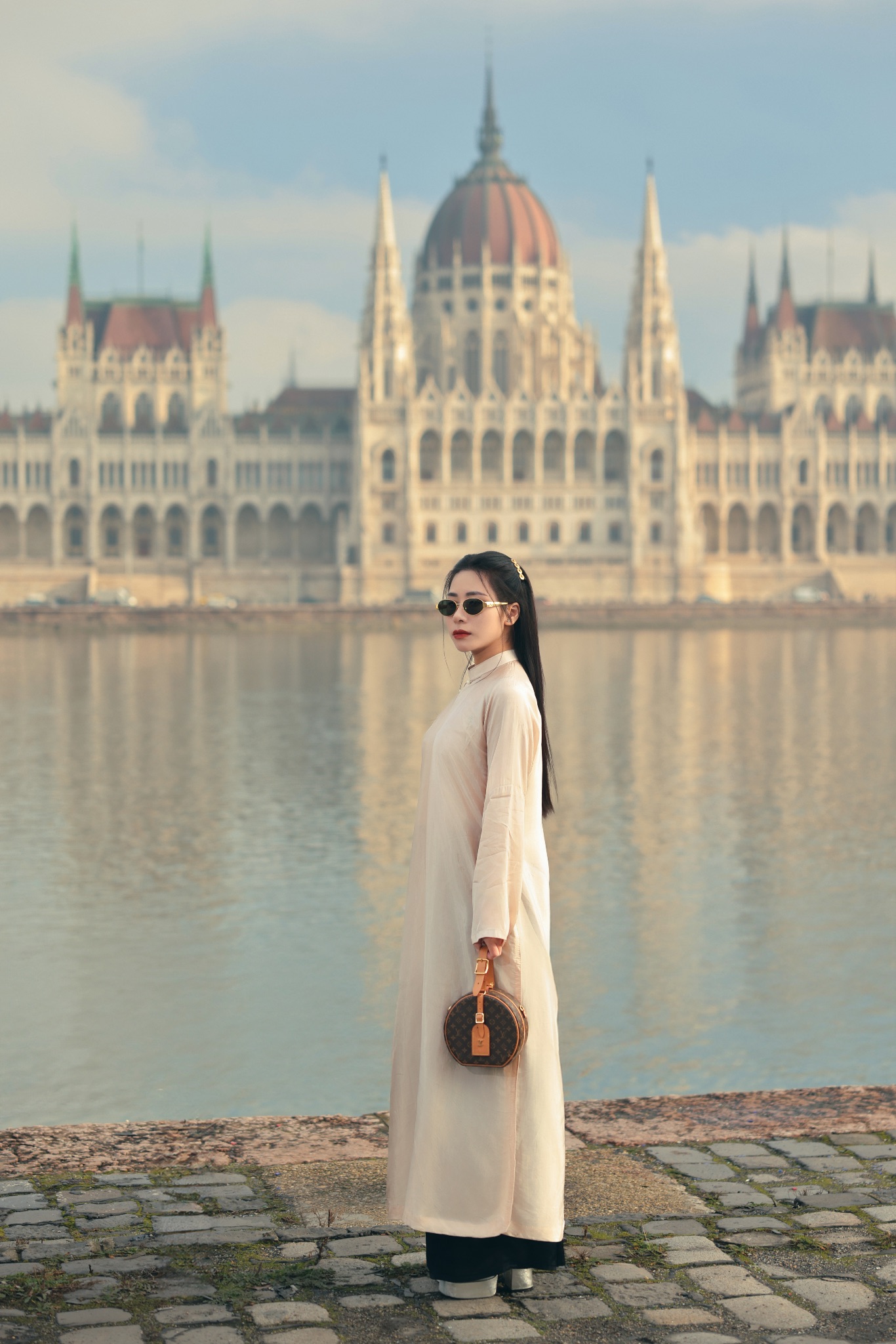 Ngô Đặng Tuệ Nhi - Cô gái gốc Việt mang áo dài tới trời Âu - 1