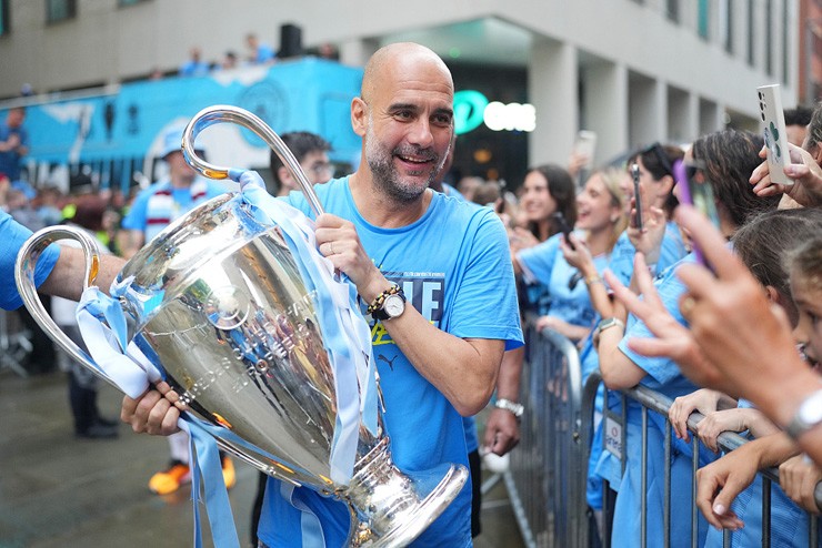 HLV Klopp rời Liverpool, Guardiola vắng "tri kỷ” có chia tay Man City? - 2