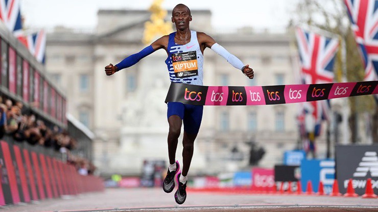Kỷ lục gia marathon Kiptum qua đời: Huyền thoại tuổi 24 & những thành tích đáng nể - 1