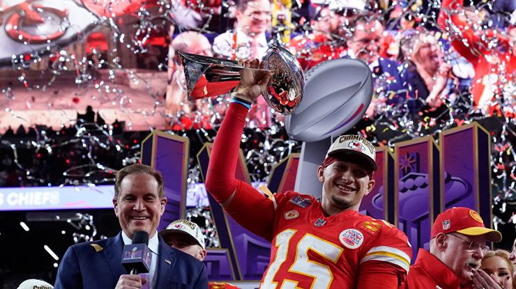 Nóng nhất thể thao tối 12/2: Bạn trai Taylor Swift vô địch Super Bowl 2024 - 1