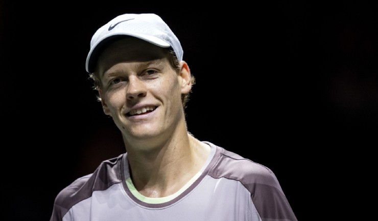 Sinner chưa nghỉ ngày nào từ Australian Open, sắp đạt thứ hạng lịch sử - 1