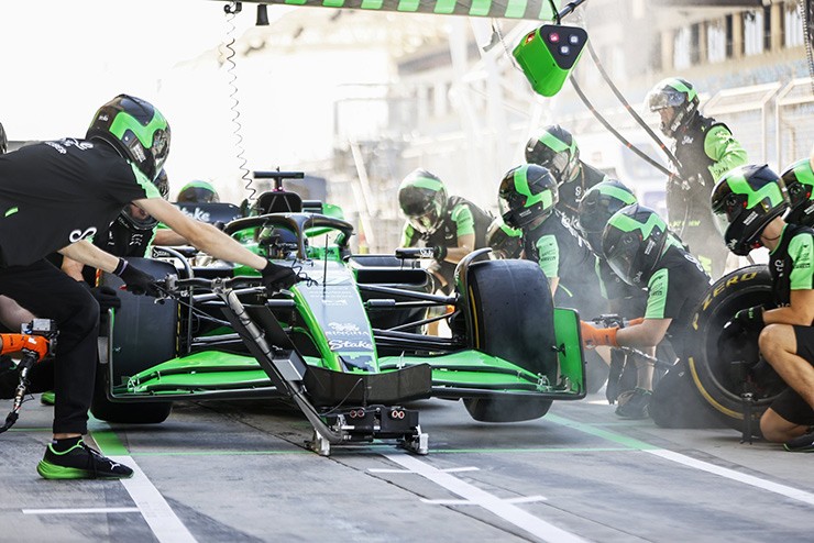 Đua xe F1 sắp khai cuộc ở Bahrain: Đội đua nào dẫn đầu đợt chạy thử nghiệm? - 3