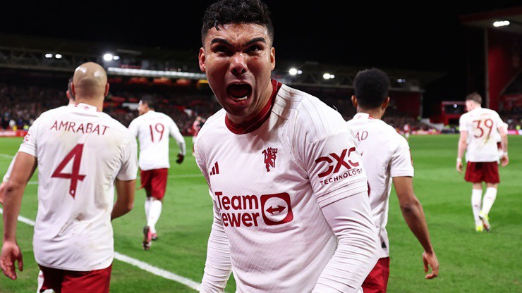 MU vào tứ kết FA Cup lập kỷ lục, người hùng Casemiro cán mốc khủng - 1