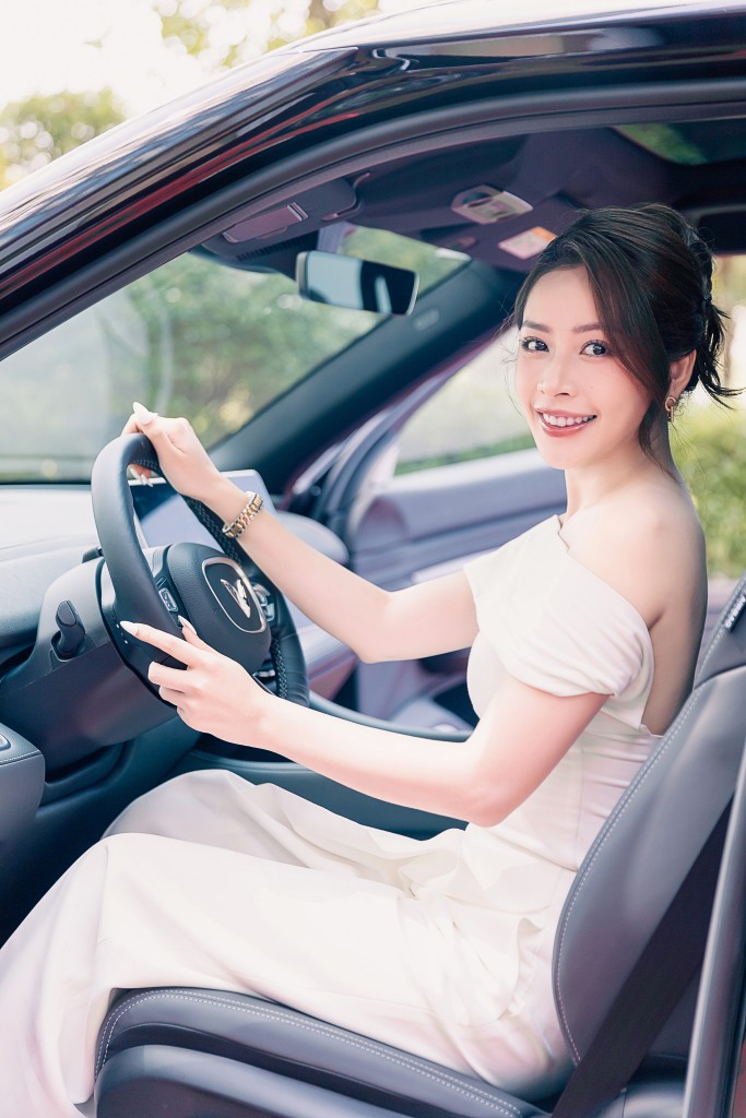 Chi Pu, Á hậu Phương Anh tiết lộ lý do tậu xe điện VinFast - 2