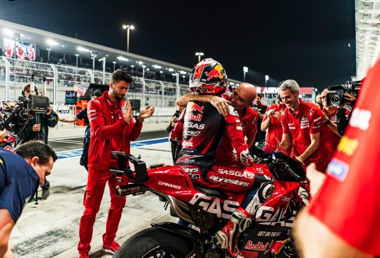 Đua xe MotoGP, Qatar GP: Đẳng cấp nhà vô địch lên tiếng, tân binh “cá mập” ra mắt ấn tượng - 3