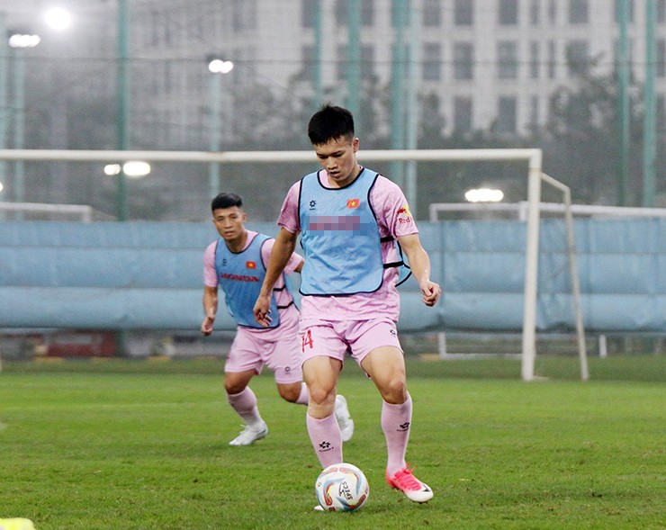 Tin vui với HLV Troussier, Việt Anh khâu 24 mũi đã tập trở lại - 9