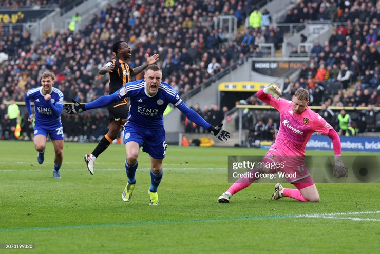 Đua thăng hạng Ngoại hạng Anh gay cấn: Leicester nguy cơ mất suất lên thẳng - 2