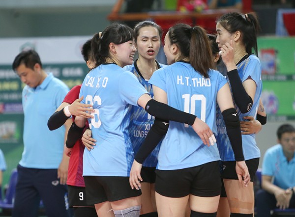 Chấn động bóng chuyền nữ VN: Vietinbank thắng Ninh Bình, Đức Giang suýt thua Quảng Ninh sau 5 set - 7
