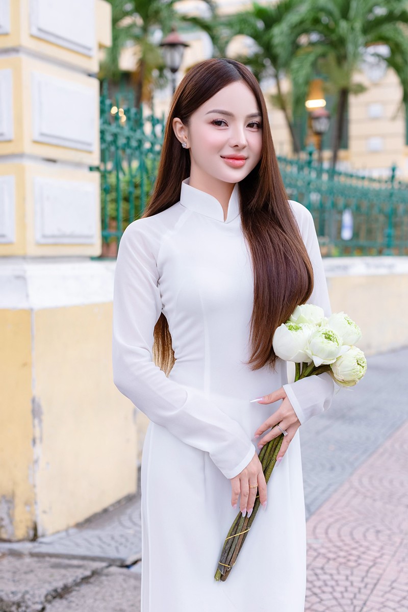 DJ Nene thướt tha trong tà áo dài Việt  - 2