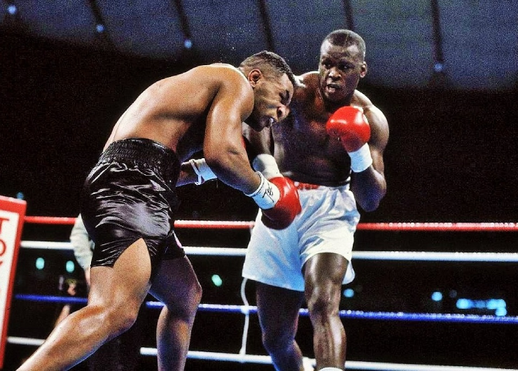 10 trận so găng rung chuyển boxing: Tyson thua "Tí hon", Ali hạ "Người khổng lồ" - 2