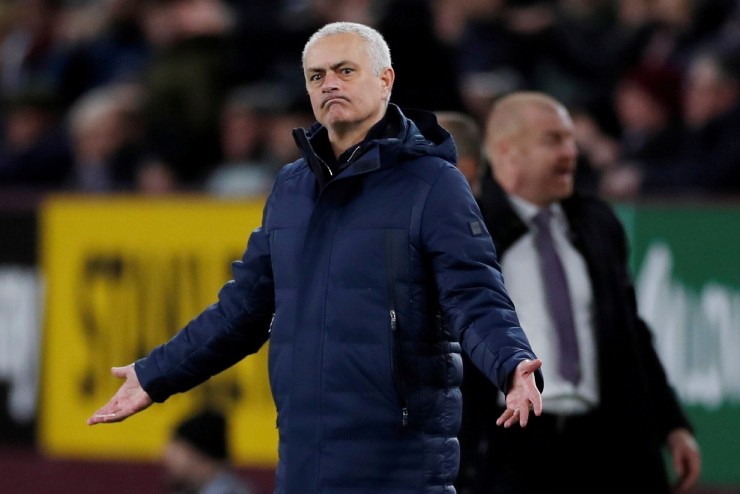 Bất ngờ khả năng Tottenham tái hợp HLV Mourinho nếu sa thải Postecoglou - 1