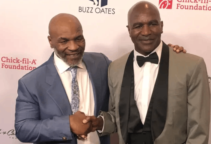 Tyson nhăm nhe so găng Holyfield, "tái hiện" cú cắn đứt tai sau gần 30 năm - 2