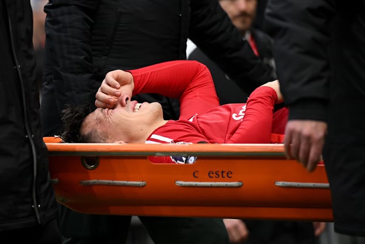 Tin mới nhất bóng đá tối 6/2: MU xác nhận Lisandro Martinez chấn thương dây chằng - 1