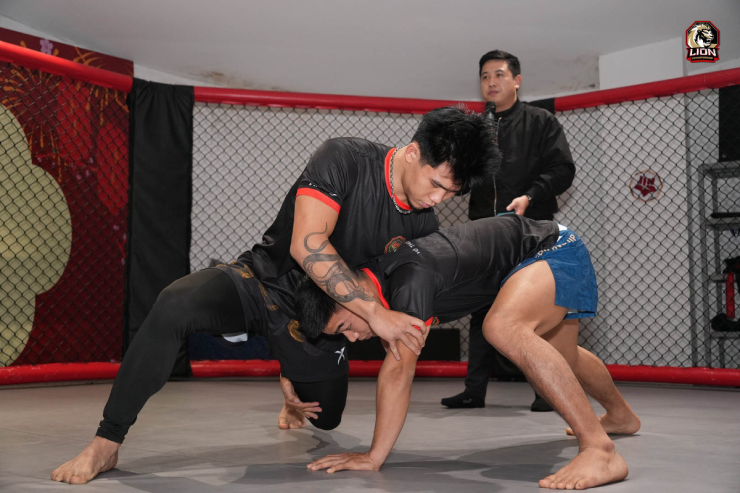 MMA Việt Nam độc đáo nhất Đông Nam Á, sửa luật được đấm "hội đồng" như Tây - 1