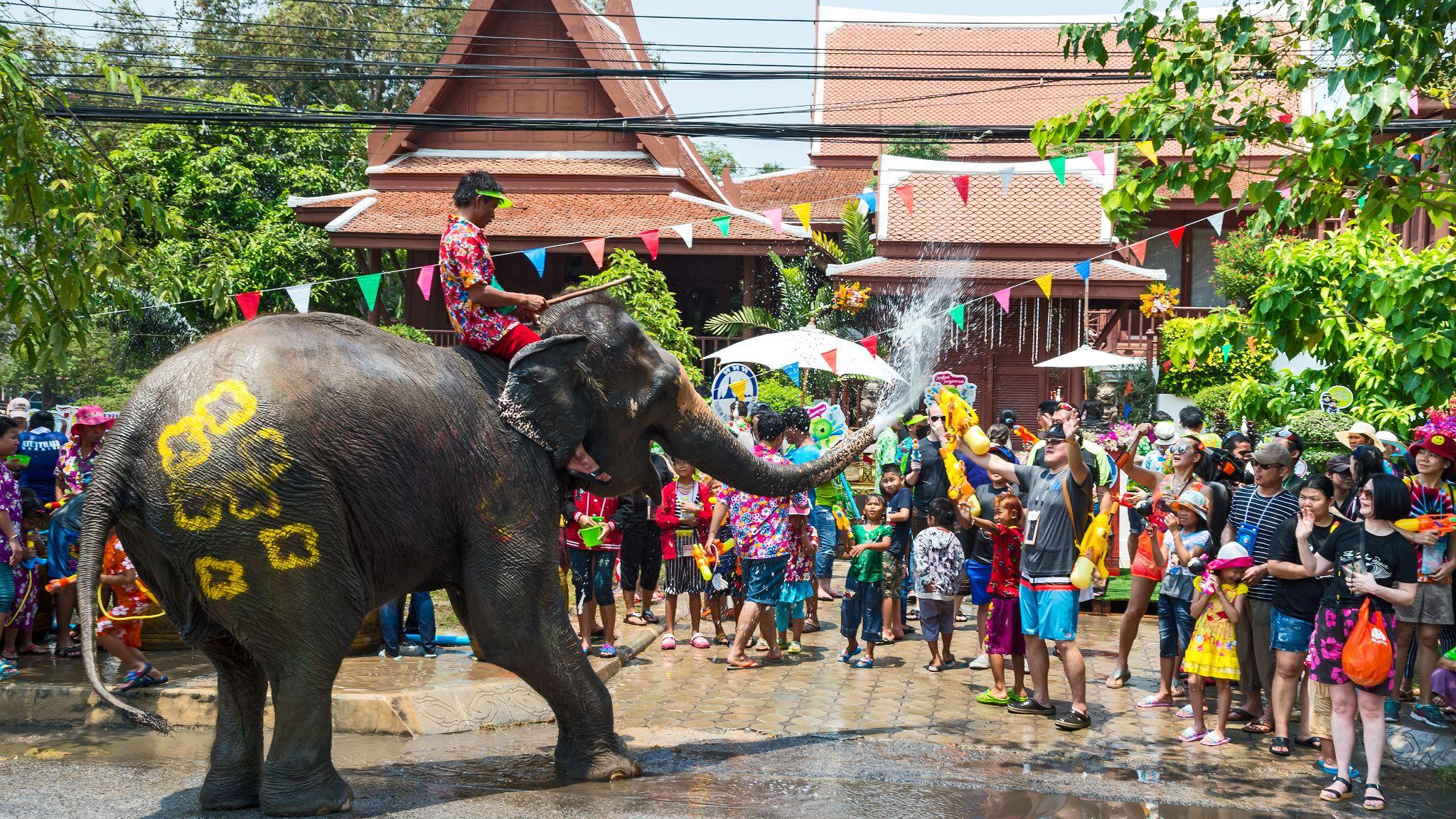 Lễ hội Songkran Festival tại Thái Lan - Trải nghiệm ngày Tết cổ truyền tại Thái Lan - 1