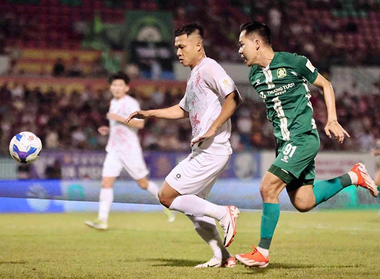 Người hùng AFF Cup của ĐT Việt Nam bật khóc ngày chia tay CLB Bình Phước - 1