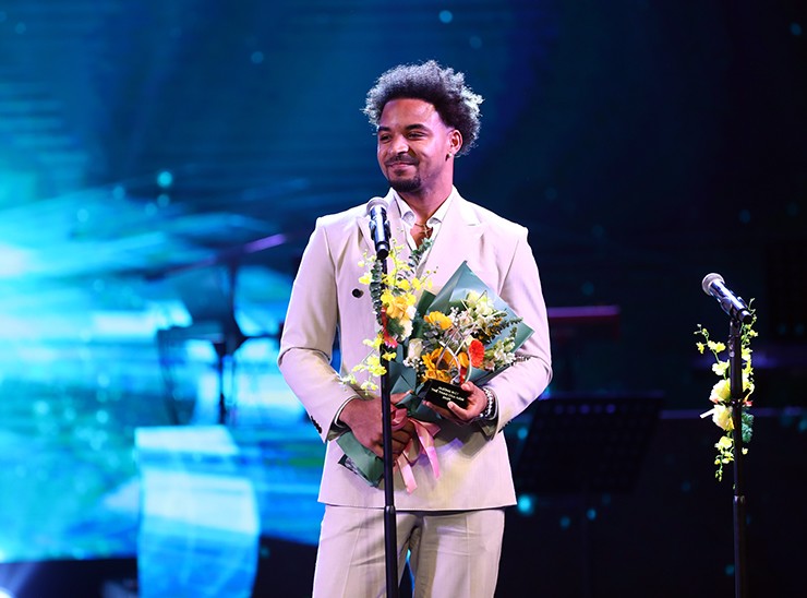 Xuân Son bảnh bao nhận giải Gương mặt thể thao cống hiến - 7