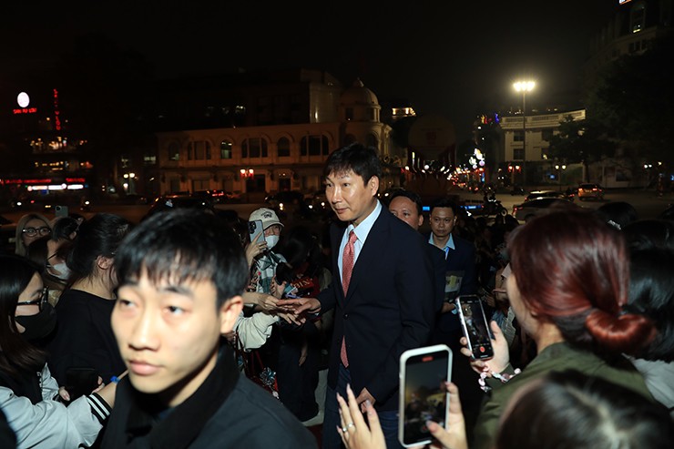 Xuân Son bảnh bao nhận giải Gương mặt thể thao cống hiến - 3