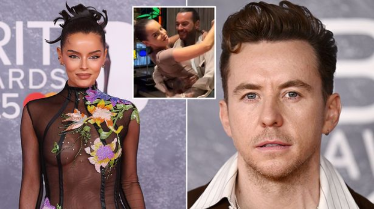 Mỹ nhân boxing đẹp như búp bê gây "náo loạn", hôn đắm đuối cậu bạn thân - 1