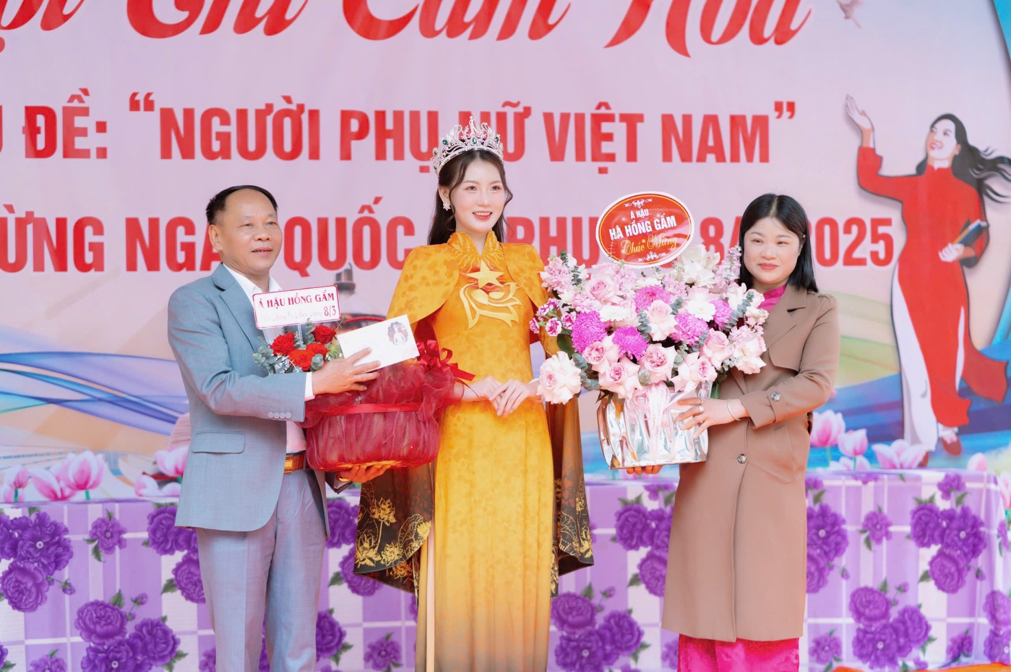 Á Hậu Hà Hồng Gấm trở về thăm trường tiểu học cũ, gặp lại thầy cô và truyền cảm hứng cho học sinh - 2