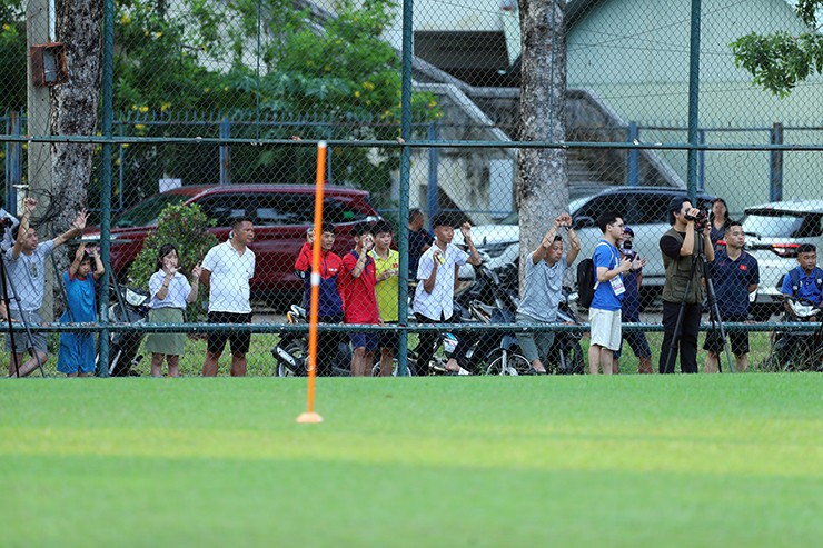 ĐT Việt Nam đua chinh phục Asian Cup, thầy Kim lo lắng vì vắng 4 sao buổi tập đầu tiên - 8