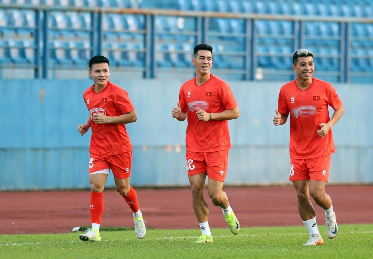 Thủ môn số 1 của ĐT Việt Nam bị chấn thương, HLV Kim Sang Sik phải tính phương án 2 - 1