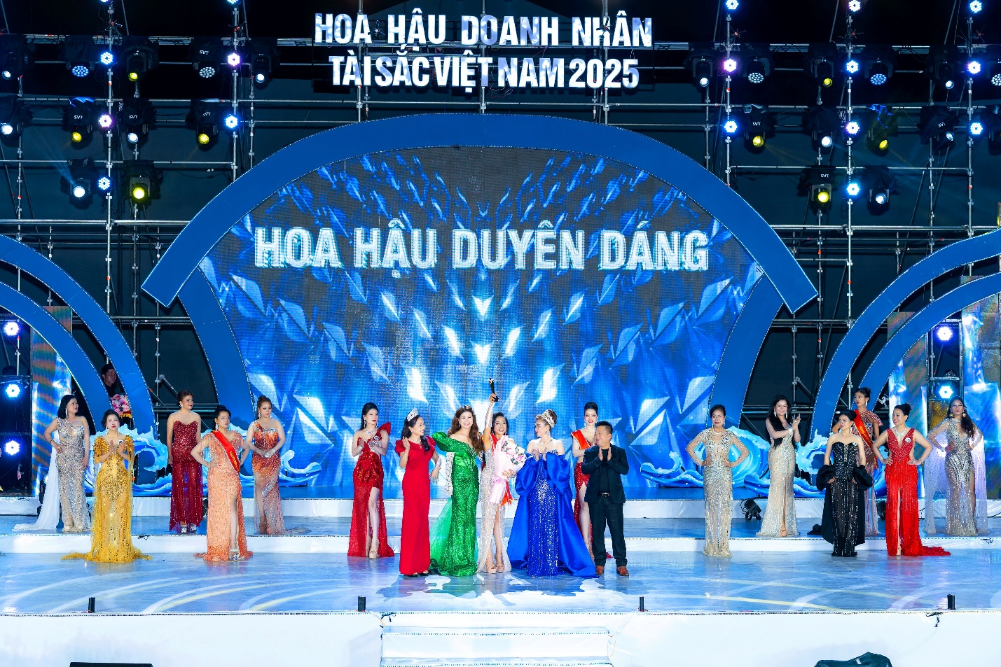 Người đẹp Nguyễn Thị Hồng Hạnh chiến thắng danh hiệu "Hoa hậu Duyên dáng" Hoa hậu Doanh nhân Tài sắc Việt Nam 2025 - 5