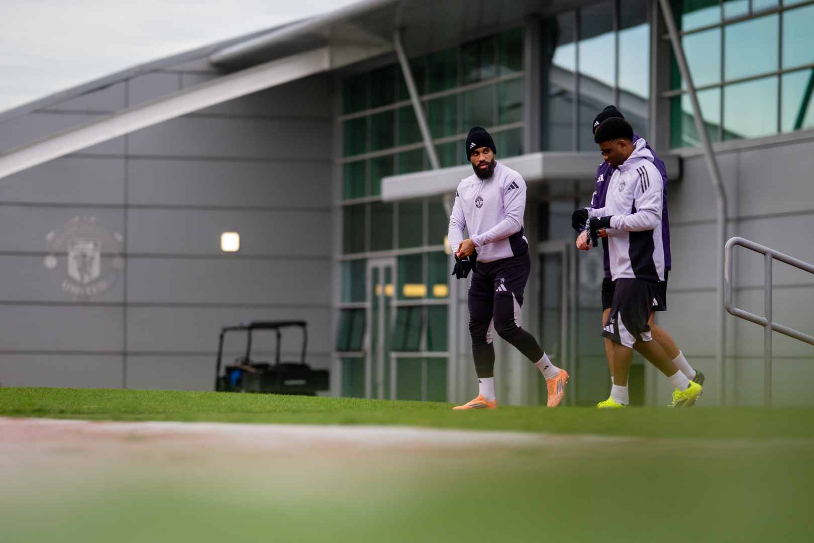 Lộ danh sách cầu thủ MU đấu Man City, HLV Carrick nhận tin dữ từ ban lãnh đạo - 1