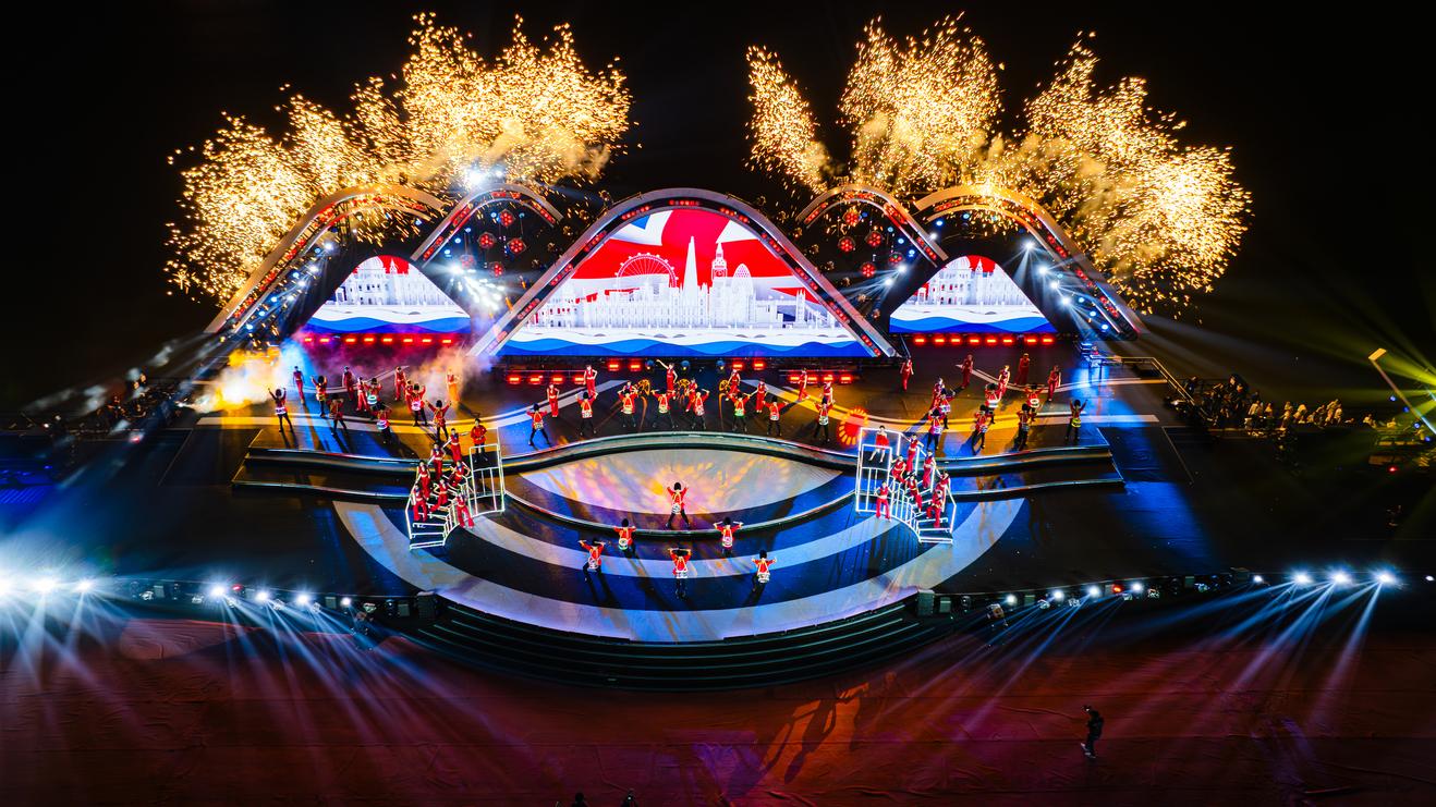 Mừng Đại hội Đảng XIV: Người dân Thủ đô lần đầu được xem trình diễn pháo hoa nghệ thuật quy mô lớn - 4