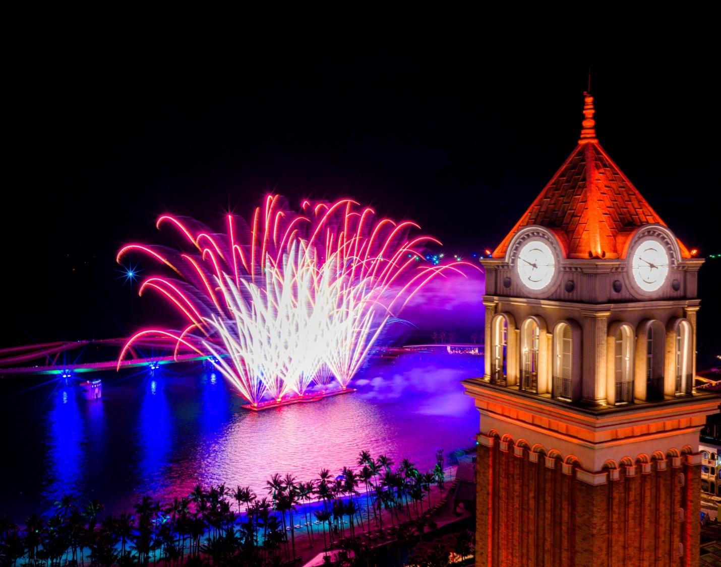 Mừng Đại hội Đảng XIV: Người dân Thủ đô lần đầu được xem trình diễn pháo hoa nghệ thuật quy mô lớn - 3