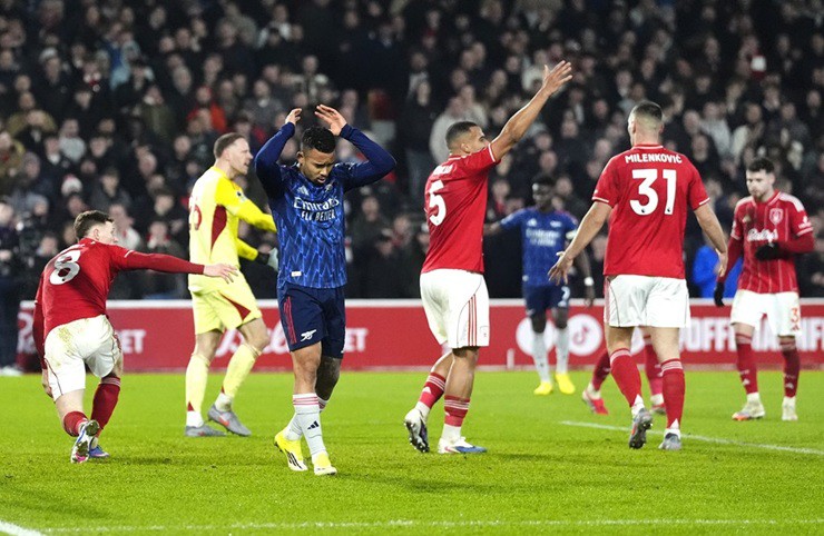 Nóng bảng xếp hạng Ngoại hạng Anh: MU "phả hơi nóng" top 4, Arsenal bỏ lỡ cơ hội - 2