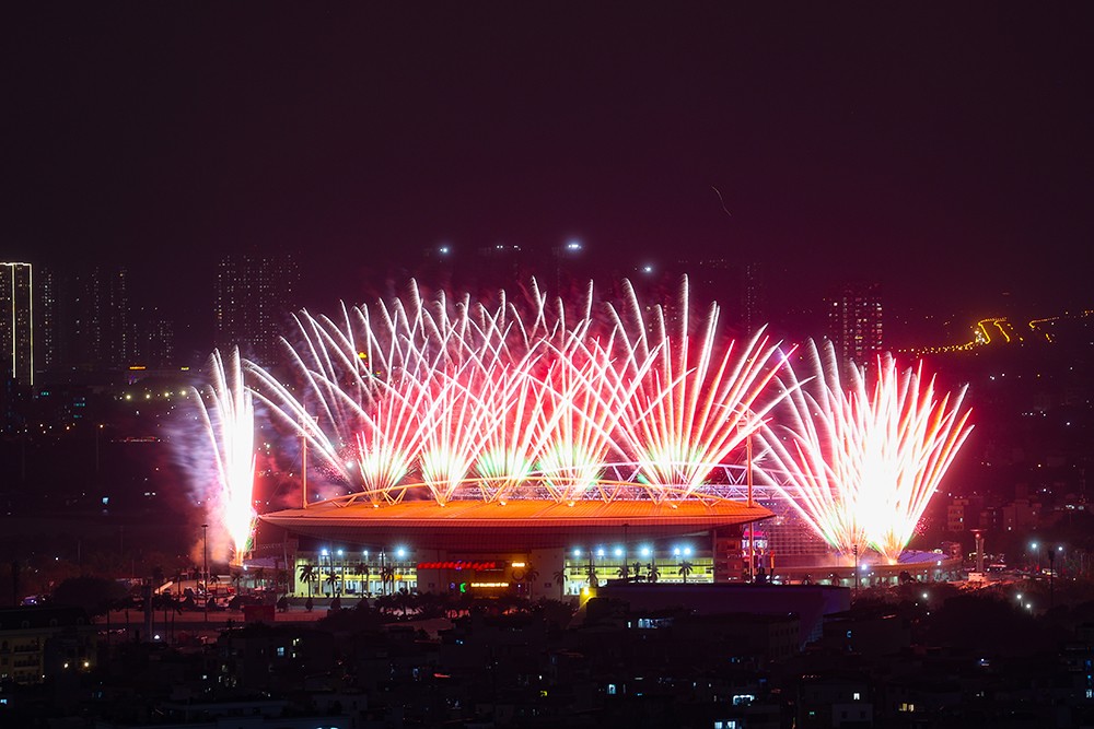 Đêm  nghệ thuật “Dưới lá cờ vẻ vang của Đảng”: Đại nhạc hội pháo hoa chưa từng có ở Việt Nam - 2