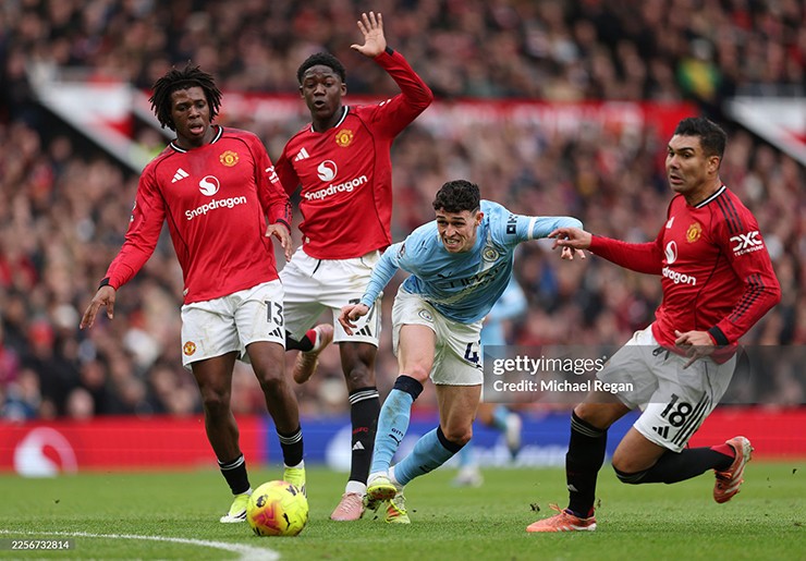 MU tăng tốc mua tiền vệ, Douglas Luiz sáng cửa cập bến Old Trafford - 1