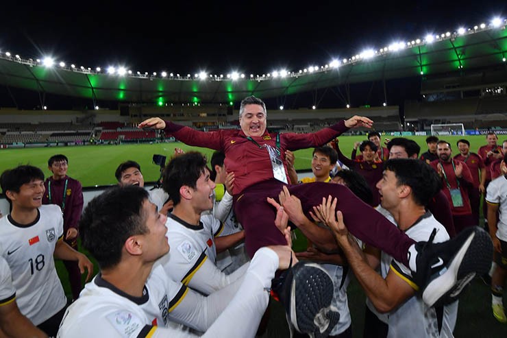 U23 Trung Quốc ôm mộng lớn Olympic sau U23 châu Á, người hùng Li Hao bị gạch tên - 2