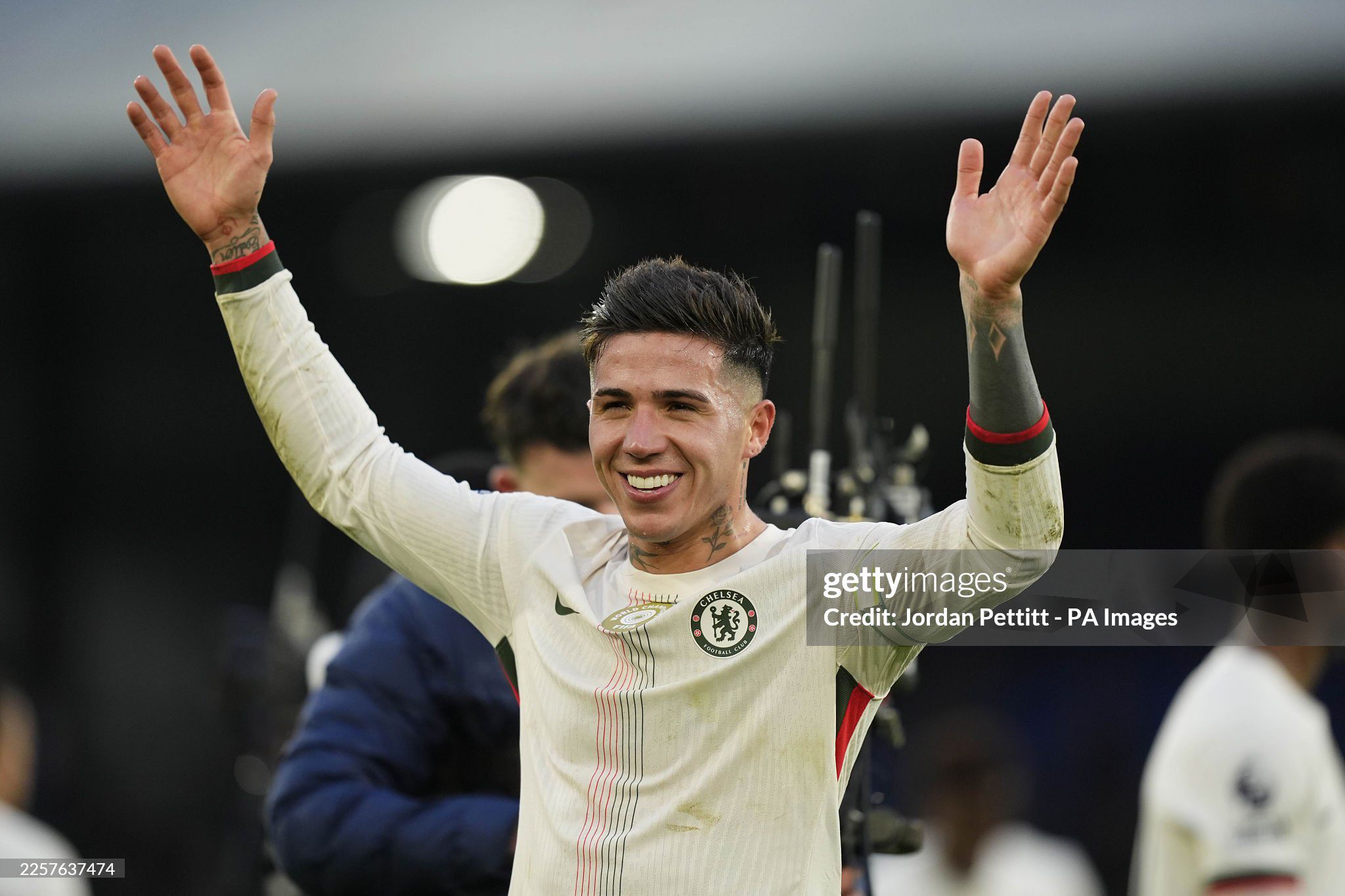 Nóng bảng xếp hạng Ngoại hạng Anh: MU đả bại Arsenal, chen chân vào Top 4 - 2