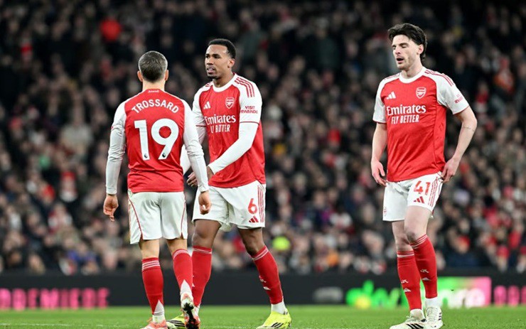 Arsenal thua đau MU: Đòn giáng mạnh vào tham vọng vô địch Ngoại hạng Anh - 1