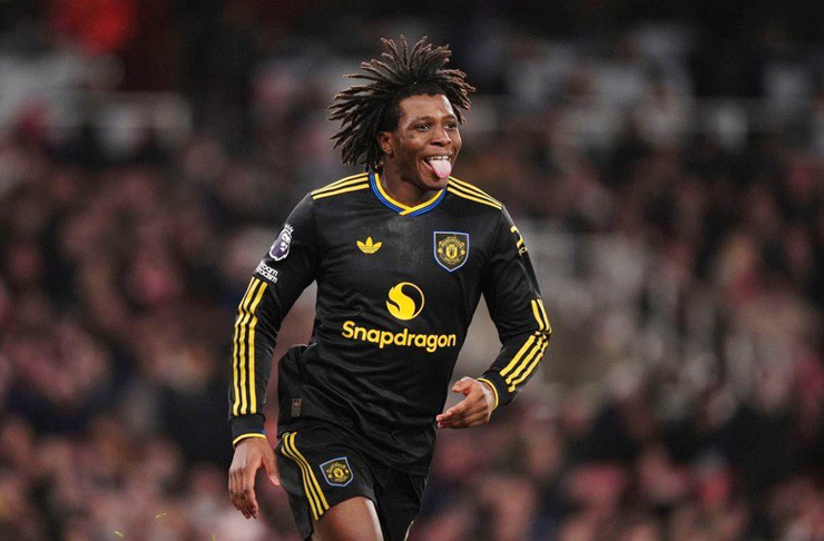 Sao MU Dorgu lột xác ngoạn mục: Neville sững sờ, báo Anh ví như Bale tái sinh - 1