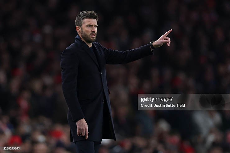 MU "lớ ngớ vớ huy chương", đua vô địch Ngoại hạng Anh được không? - 2