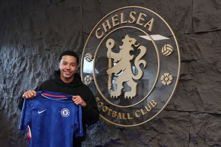 Tin mới nhất bóng đá sáng 27/1: Chelsea vượt MU, đón tân binh đầu tiên thời HLV Rosenior - 1