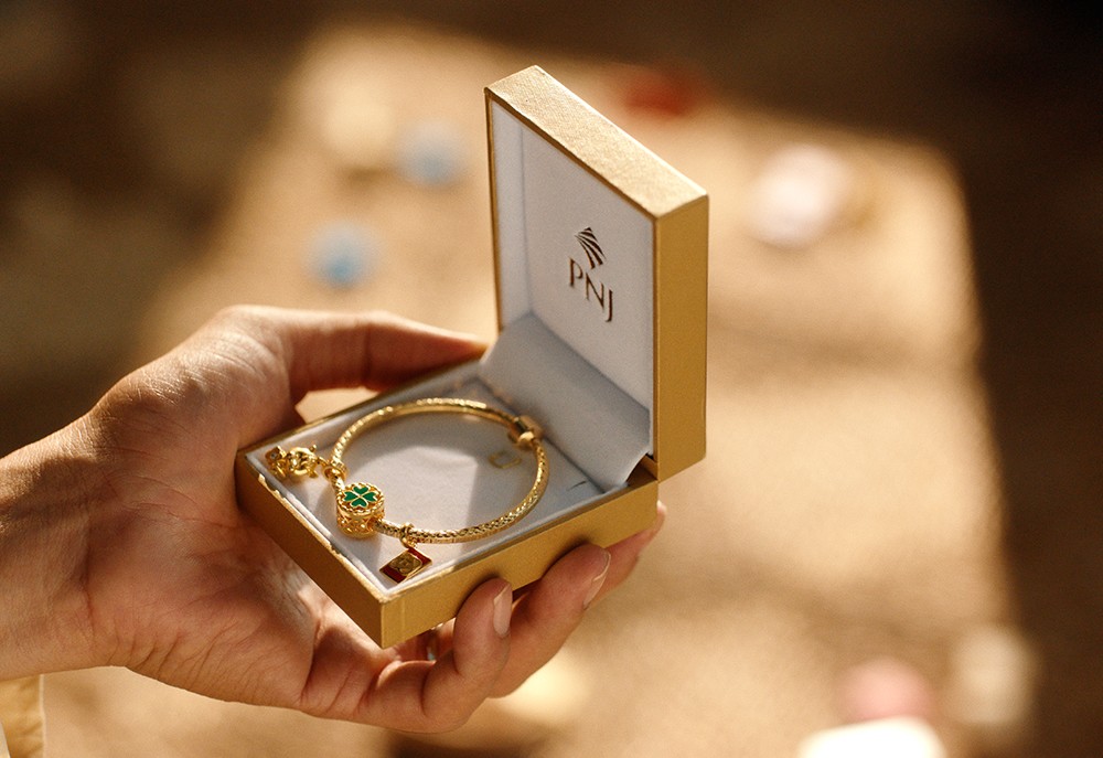 MV “Việc lớn”: Những nỗ lực của người lớn để con trẻ được "vui như Tết" - 5