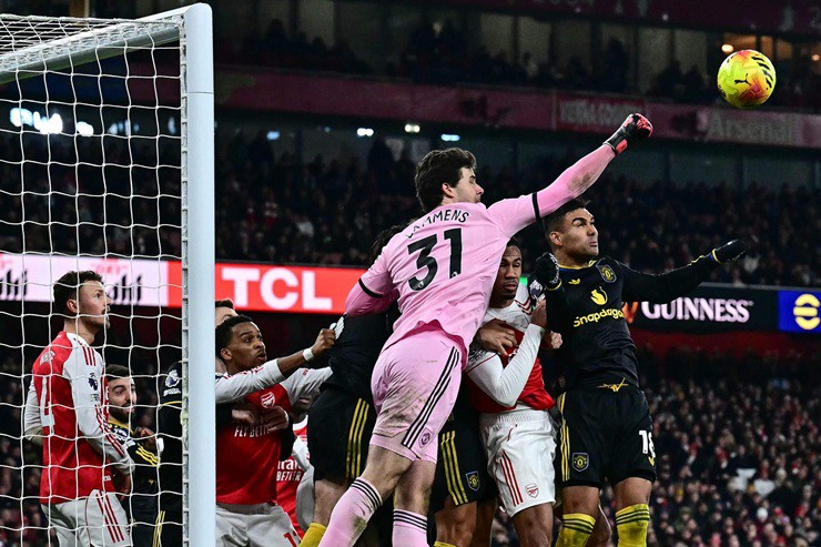 MU hướng tới chiến thắng thứ 3 liên tiếp: "Người nhện" Lammens là điểm tựa - 1