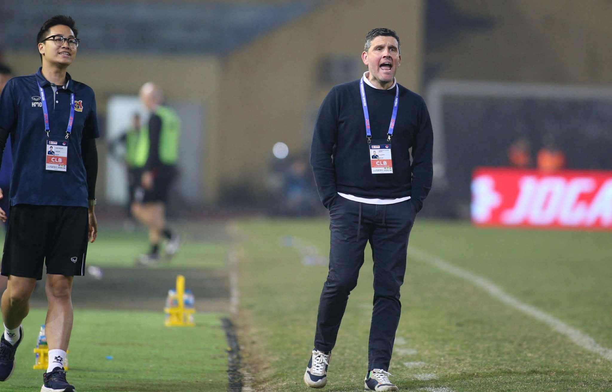 Công an Hà Nội thắng Ninh Bình 3-2, HLV Gerard tố trọng tài Malaysia phá hỏng trận đấu - 1