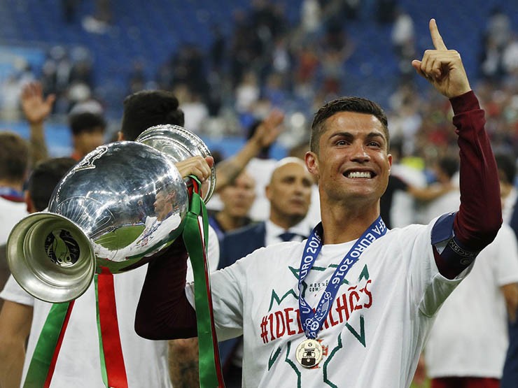 Messi vô địch World Cup 2022, chờ Ronaldo trả lời ở tuổi 41 "đỉnh cao đời người" - 2