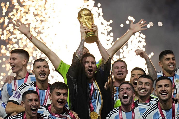 Messi vô địch World Cup 2022, chờ Ronaldo trả lời ở tuổi 41 "đỉnh cao đời người" - 1