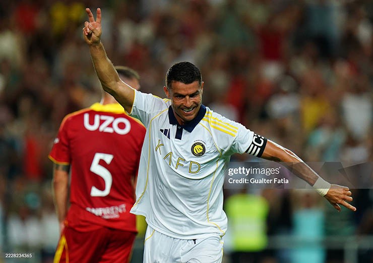 Siêu sao Ronaldo đình công, không thi đấu cho Al Nassr chấn động giải Ả Rập - 1